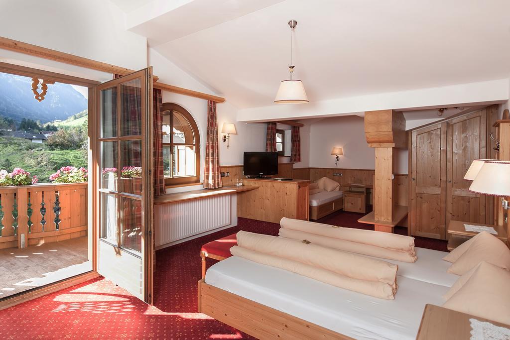 Hotel Dornauhof Finkenberg Room photo